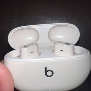 Beats Studio buds plus + by dre